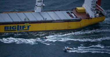 Greenpeace_aboard_the_happy_ranger_(Greenpeace_Finland)